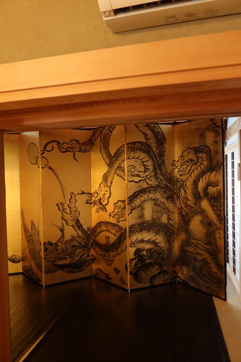 Gold folding screen